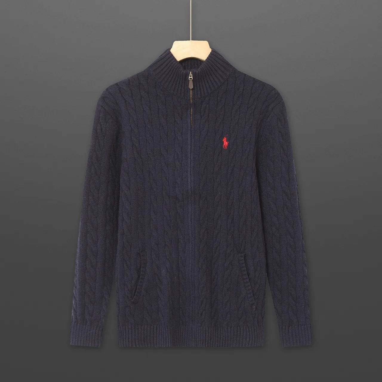 P300 Style No. D08) The top version on the market in 2025 Ralph Lauren #ootddailywear #Autumn and winter sweater #Knitted sweater outfit #ralph lauren sweater #Can be worn by both men and women [Star R] Finally waited until the Ralph men's twist sweater full zipper chest shirt is finally here! The most popular sweater with full zipper! Limited editions every year, there won’t be many models in the store! Ralph Lauren Men's Half-Zip Twist Sweater. The shape is really nice. It can be worn alone or as a jacket. It can be worn inside or outside, or it can be worn with a shirt inside ~ 100% pure cotton #Practical Wear. Color: Original white, navy blue, khaki, gray, size S to XL